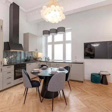 Apartment 1904